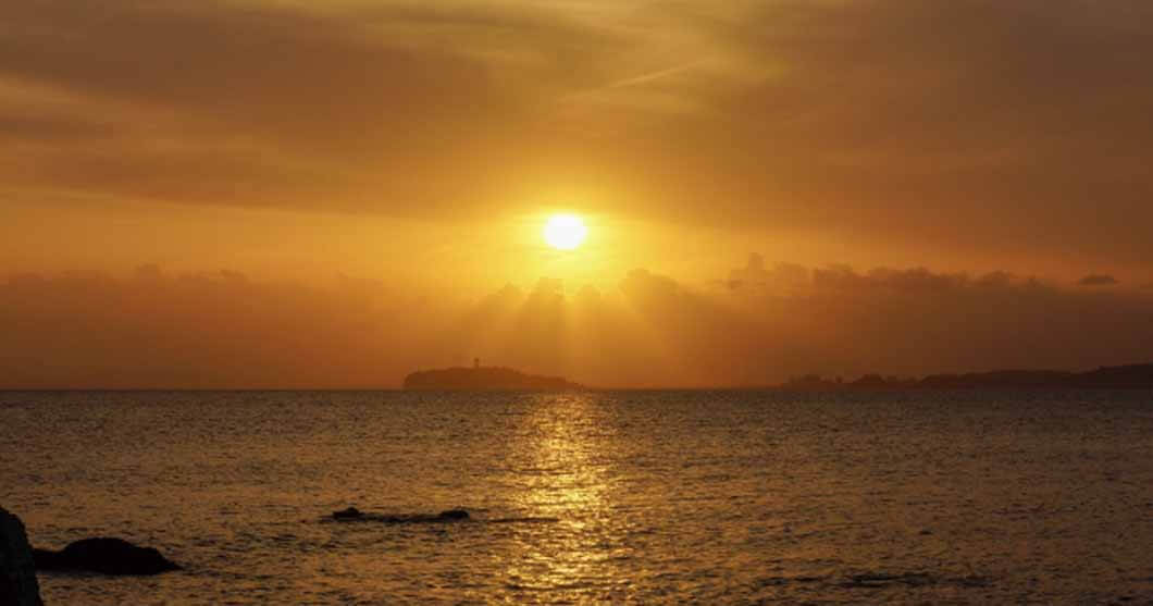 夕日がきれいな三浦半島秋谷海岸イメージ画像
